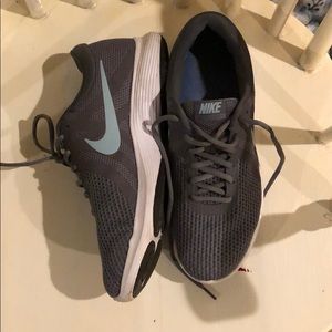 Nike tennis shoes WIDE SIZE 10.5